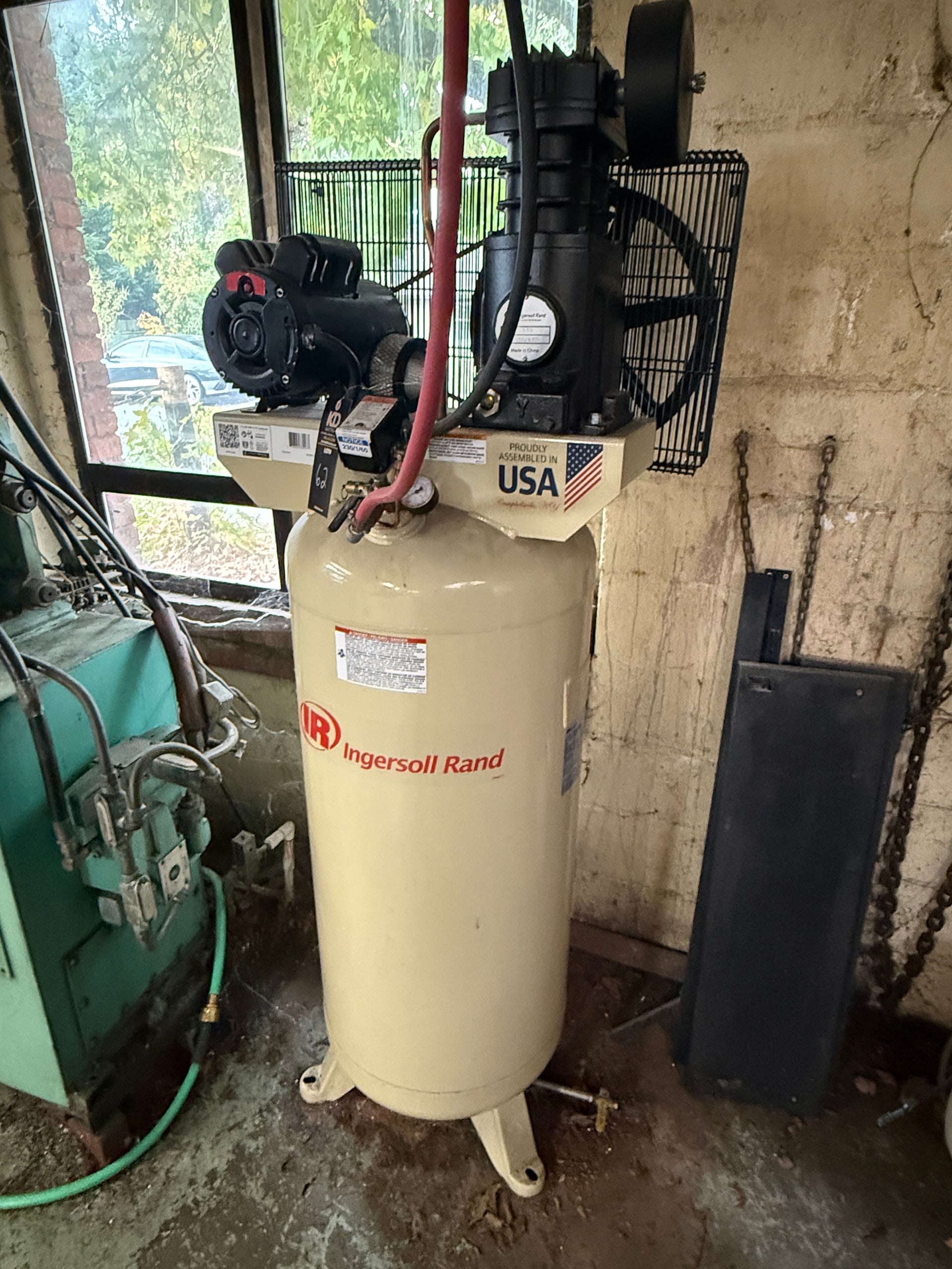 Ingersoll Rand SS5L5 5-HP Vertical Tank-Mounted Air Compressor