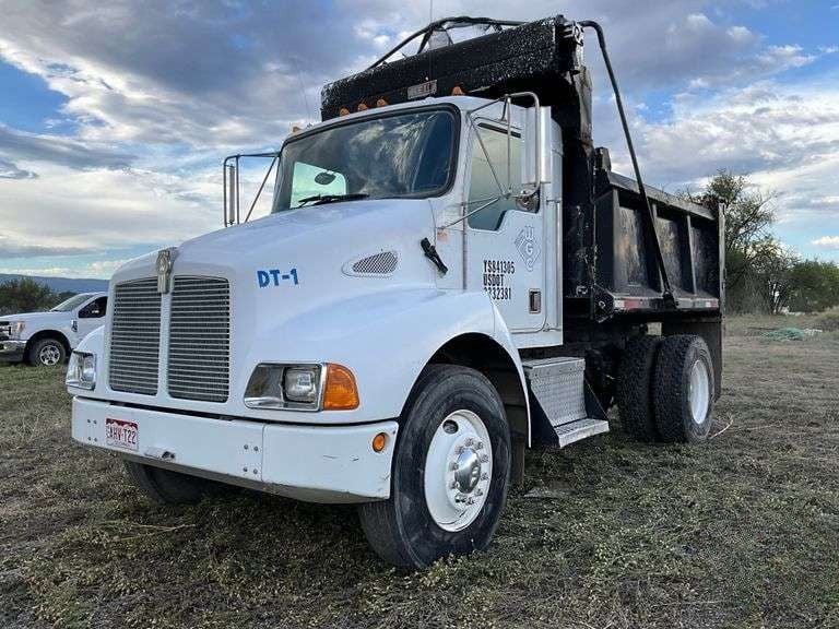 2000 KENWORTH T300 SINGLE AXLE DUMP TRUCK
